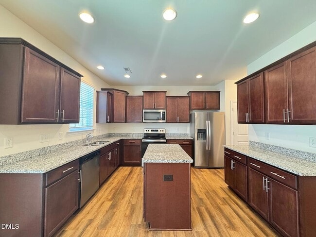 Photo - 247 Dando St