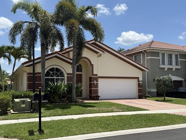 Photo - 9084 Silver Glen Way
