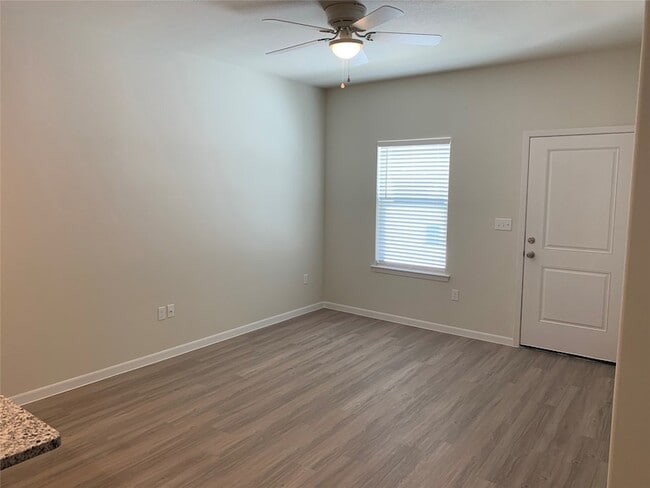 Photo - 2321 N Hickory St