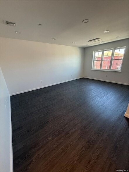 Photo - 3-38 B 46 St