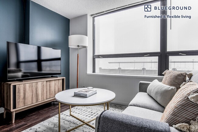 Photo - 445 E Ohio St Unit FL17-ID788