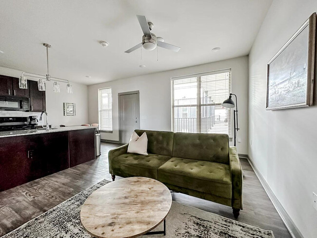 Building Photo - 111 E 4th St Unit ID1036781P