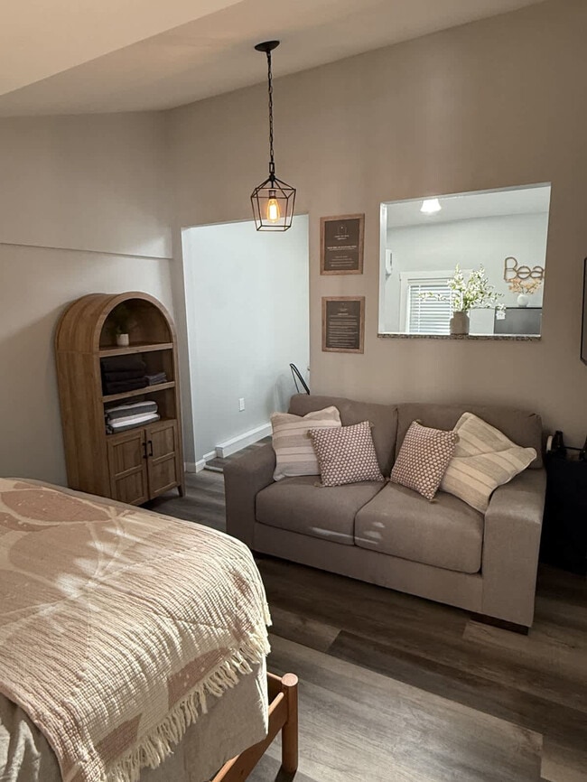 Building Photo - 4 Auburn Ave Ext Unit ID1312393P