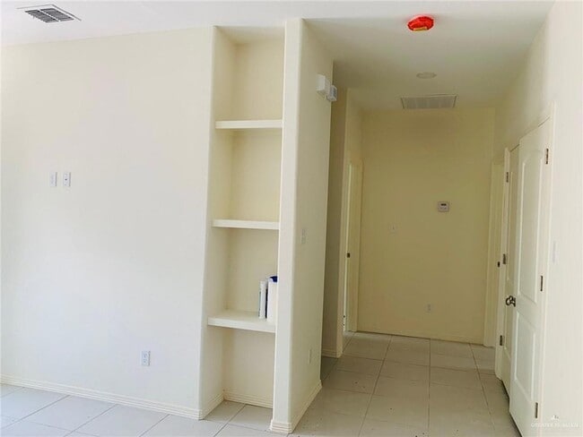 Building Photo - 810 S Michigan St Unit 4