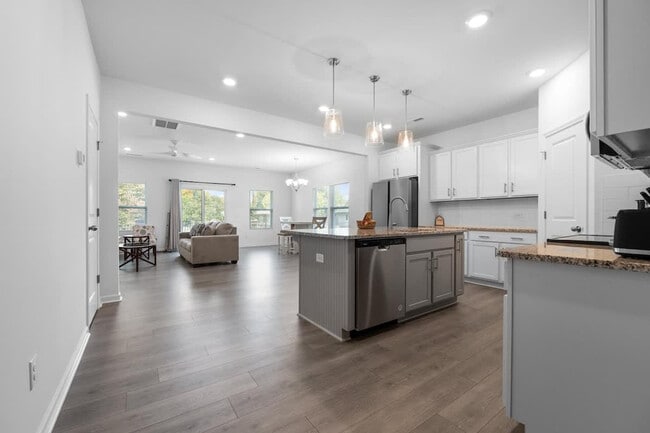 Photo - 2 Saltford Ln Unit SI ID1471182P