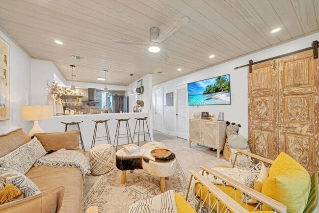 Building Photo - 317 Bream Ave Unit SI ID1502015P