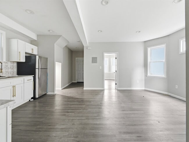 Photo - 23 Bayview Ave