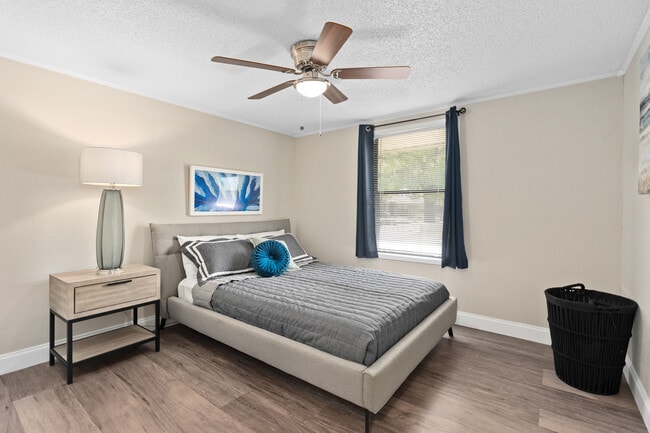 Bedroom - Pinellas Pines