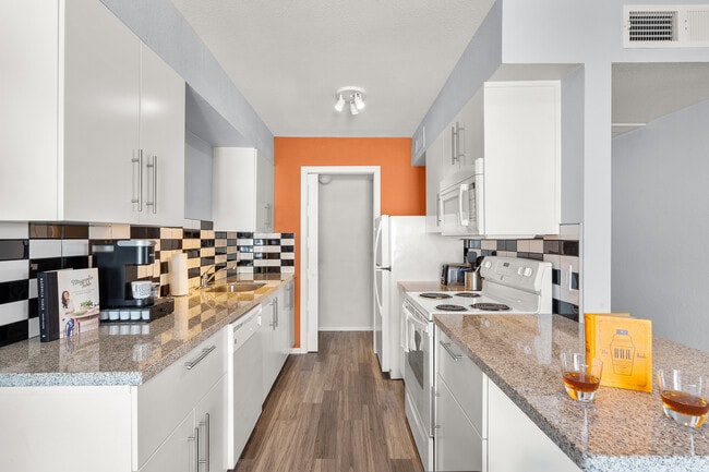 1BR Kitchen - Villas on 4th
