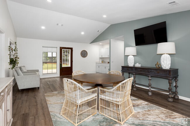 Leasing Office - Village at Lakeside