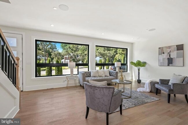 Photo - 5805 Massachusetts Ave