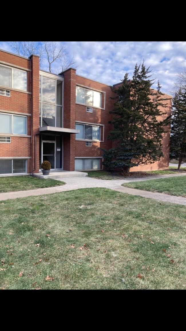 Building Photo - Carrollton Manor Apartments