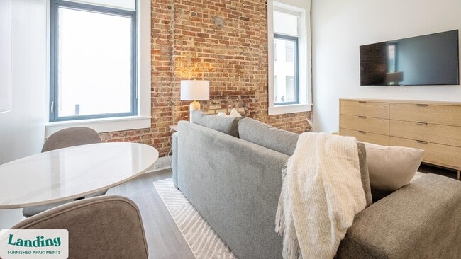 Photo - 425 20th St S Unit 215.579047