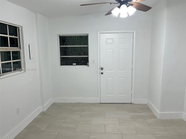 Photo - 261 NW 49th St