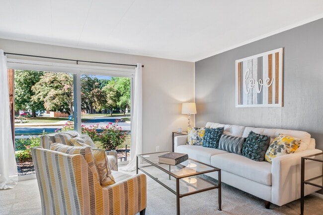 Photo - Oxford Manor Apartments and Townhomes