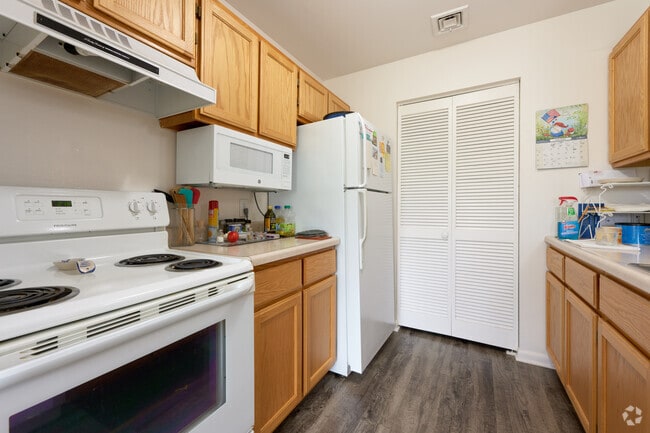 1BR, 1BR - 868SF - Kitchen - Daniel's Creek at Baytowne
