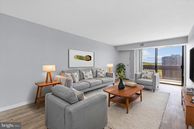 Photo - 5300 Holmes Run Pkwy Unit 1210