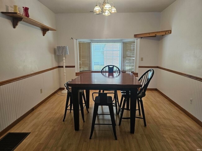 Photo - 405 E 15th St