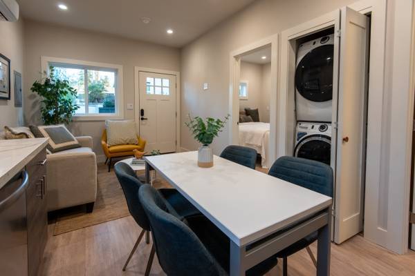 Photo - 678 Bellflower