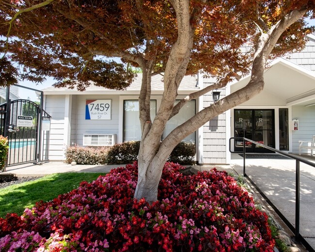 Building Photo - Riverstone