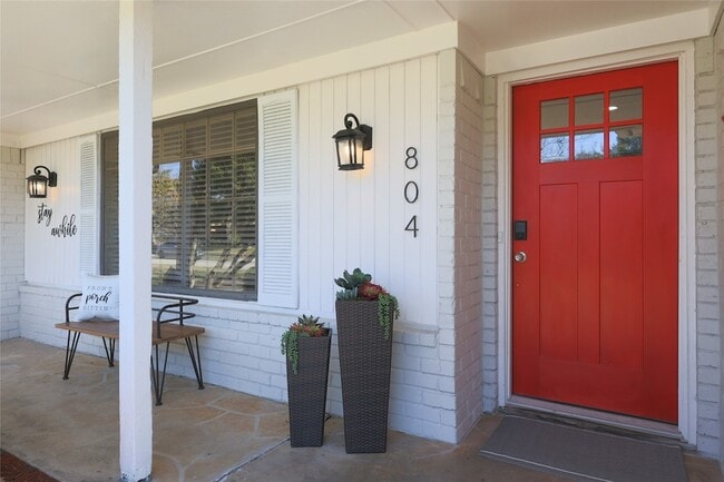Photo - 804 Ridgefield Dr