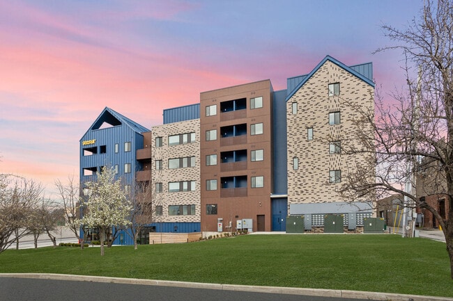 Photo - Gathyr Apartments