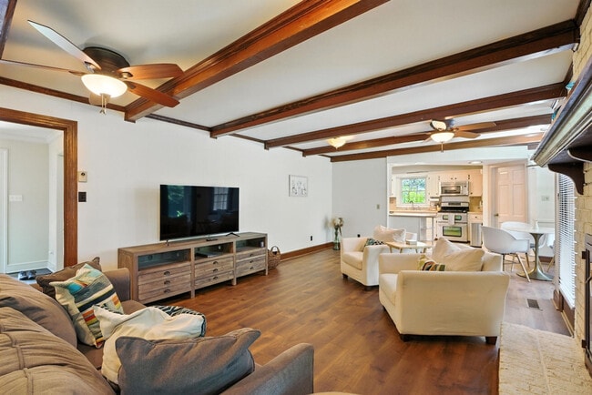 Building Photo - 6700 Middleboro Dr Unit ID1264179P