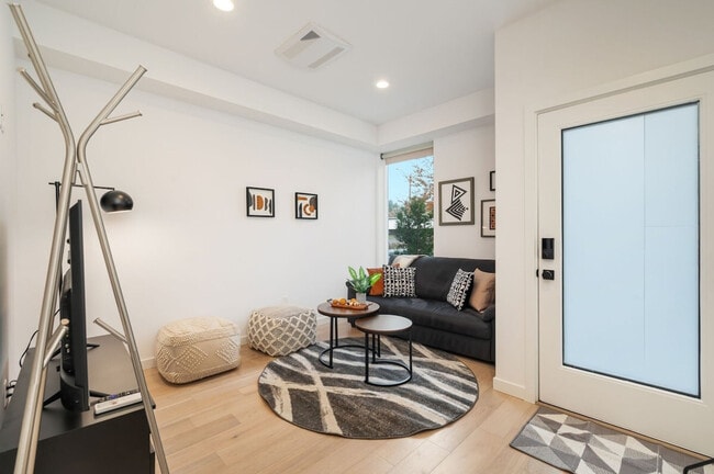 Building Photo - 6125 Sand Point Way NE Unit SI ID1036013P
