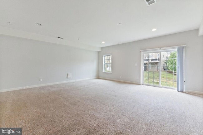 Photo - 302 Black Sky Ln