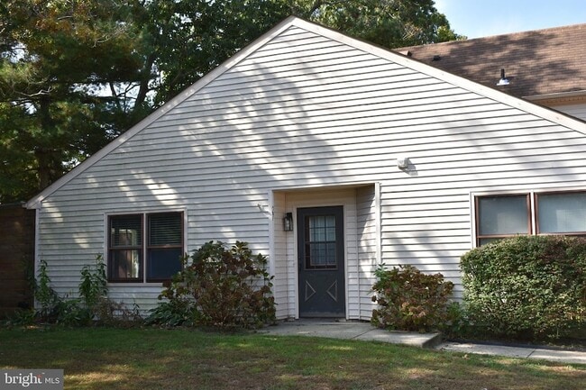 Building Photo - 27 Pin Oak Ln