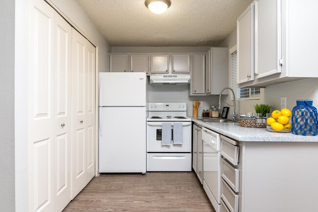 Tamaryn | Townhome B Kitchen - Tamaryn Apartments