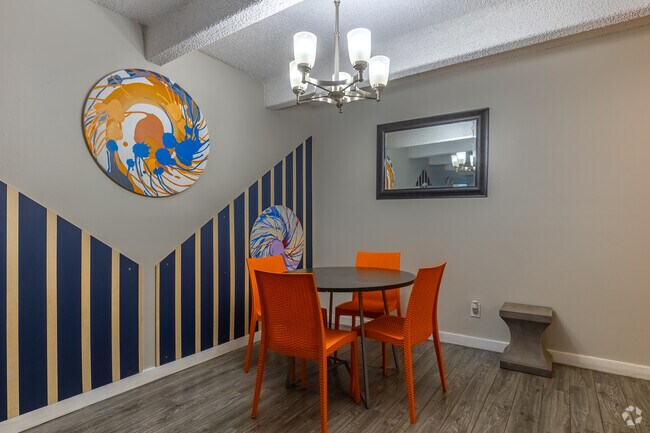 1BR, 1BA - 734SF - Dining Room - The Pearl at Midtown