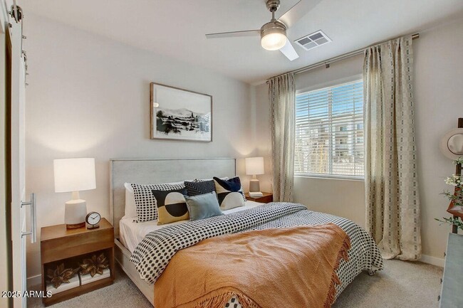 Photo - 28201 N Black Cyn Hwy Unit 1