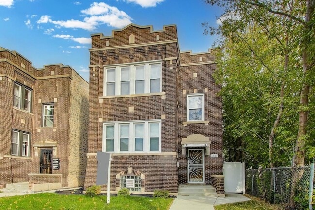 Building Photo - 1337 S Austin Blvd Unit 2