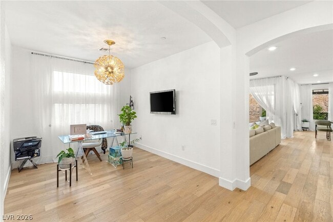 Photo - 6 Sun Lily Ln