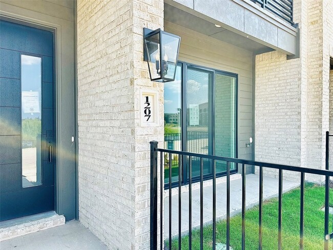 Photo - 1207 Doris May Dr