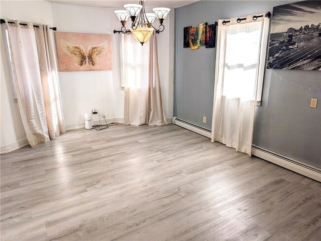 Photo - 136 Chatham St