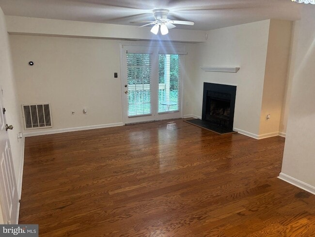 Building Photo - 5700 Olde Mill Ct Unit 147