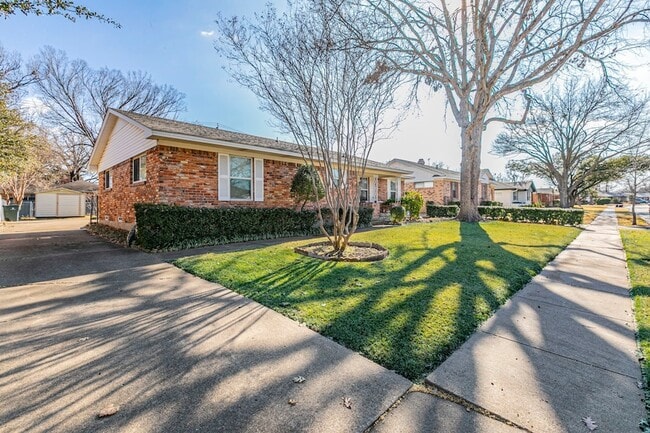 Photo - 3910 Douglas Dr