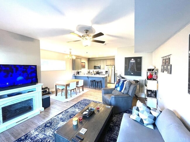 Photo - 3046 Fulton St