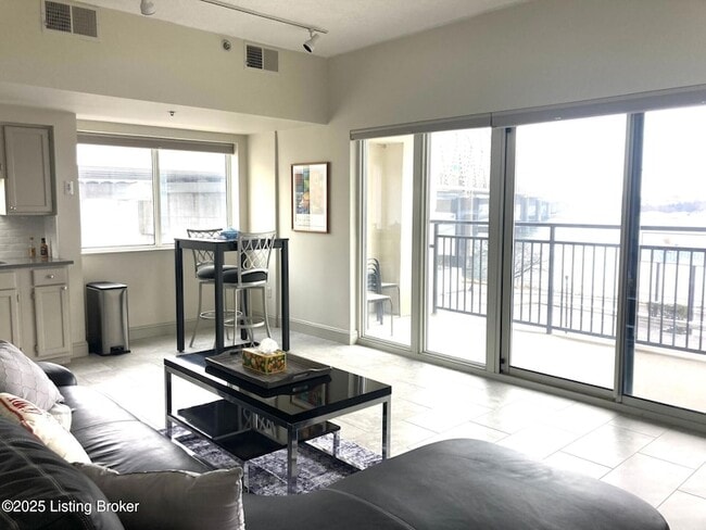 Photo - 1 Riverpointe Plaza