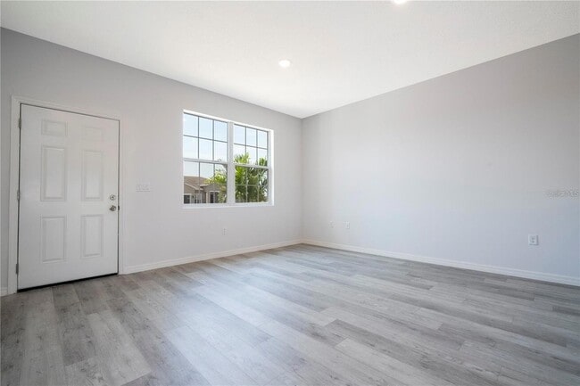 Photo - 833 Colville Dr