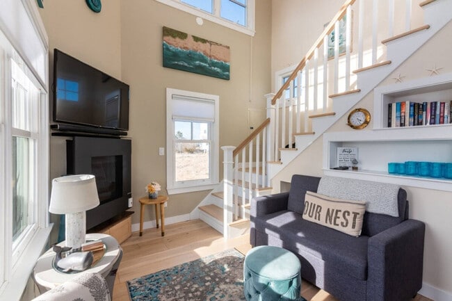 Photo - 164R Old Point Rd Unit SI ID1045452P