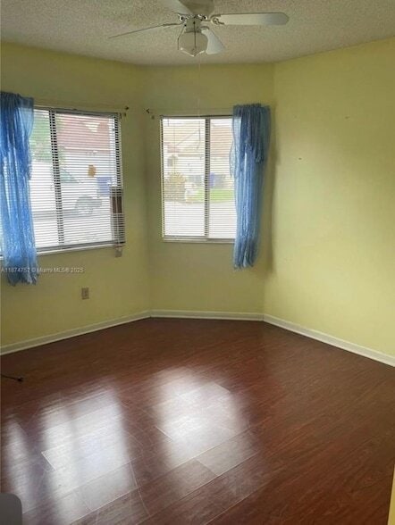 Photo - 739 Holly St