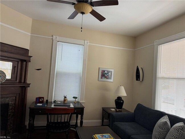 Photo - 411 Dinwiddie St
