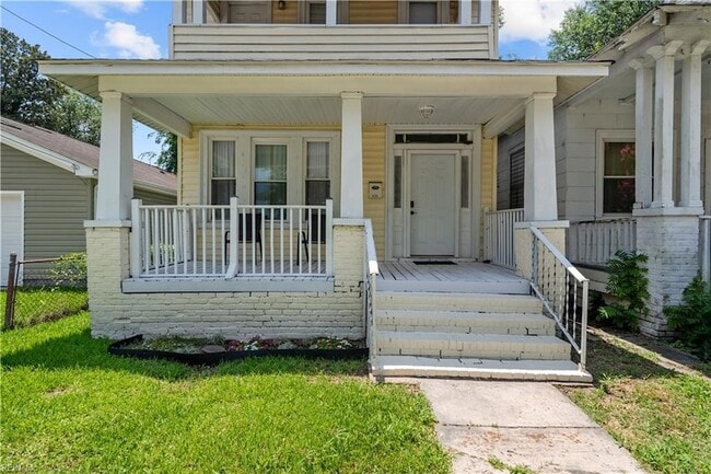 Photo - 635 W 29th St