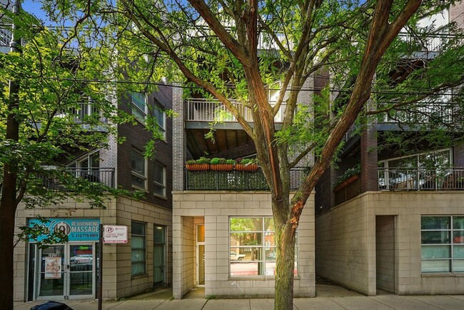 Building Photo - 2629 W Chicago Ave Unit 3