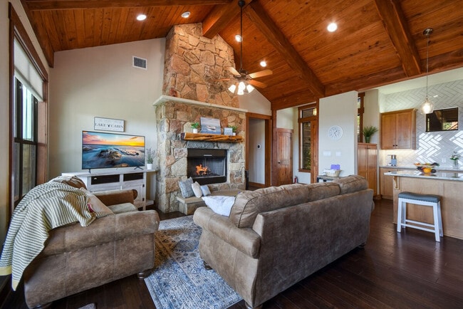 Photo - 7221 Trident-SI ID1521782P Unit SI ID1521782P