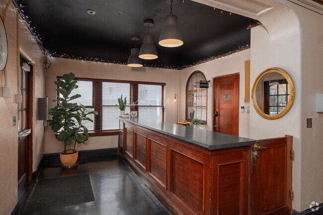 Lobby - Arlington Apartments