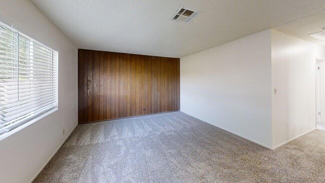 Photo - 472 E Roosevelt St